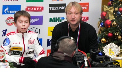 “冰王子”普鲁申科惊现全俄锦标赛，岁月不败传奇风采依旧