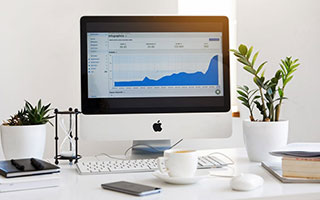 狗狗能吃橙子吗 狗狗能喝橙汁吗？为了狗狗的健康着想，每次给它喂一瓶盖就够了